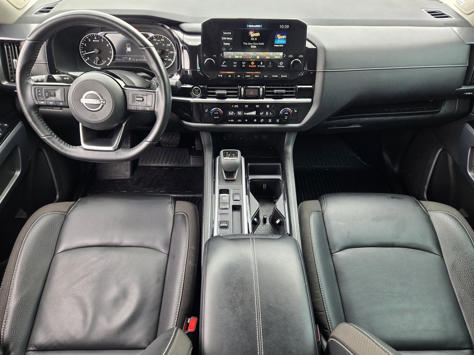 2023 Nissan Pathfinder SL