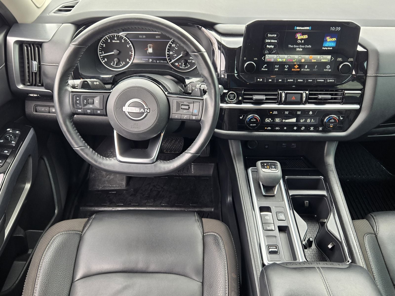 2023 Nissan Pathfinder SL