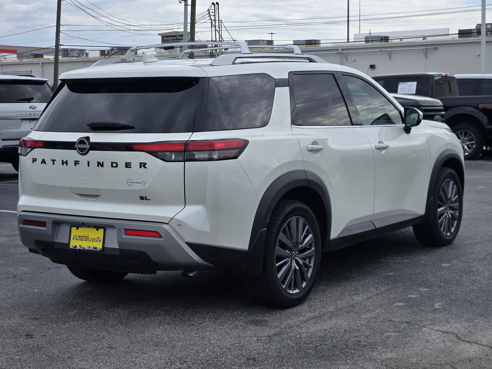 2023 Nissan Pathfinder SL