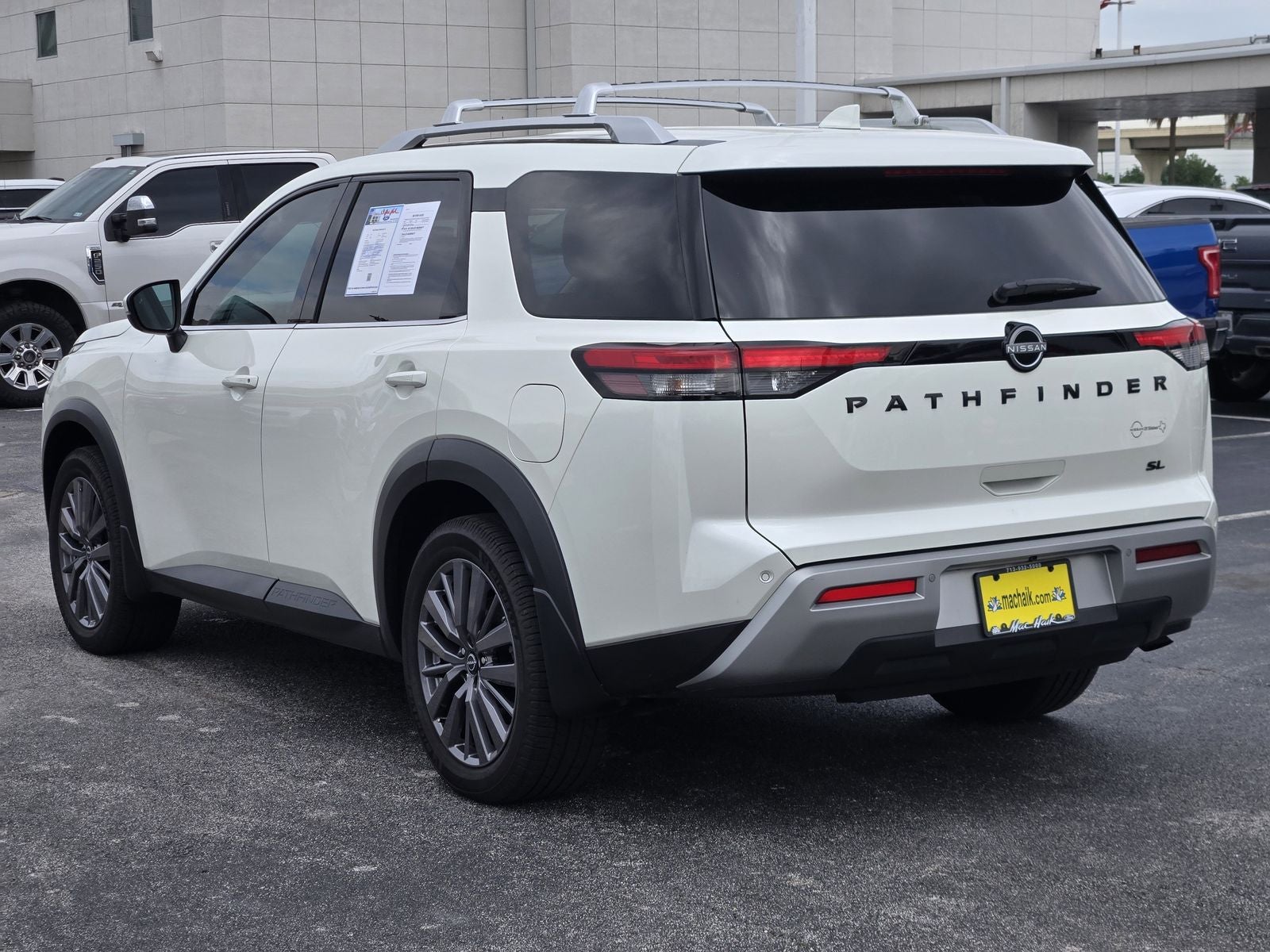 2023 Nissan Pathfinder SL