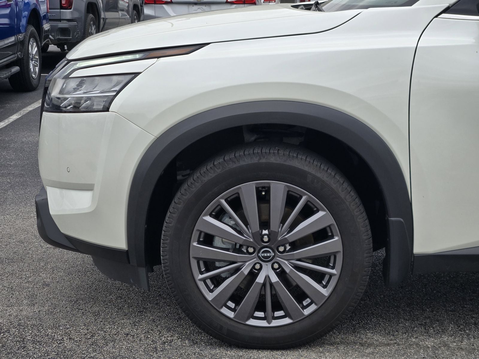 2023 Nissan Pathfinder SL