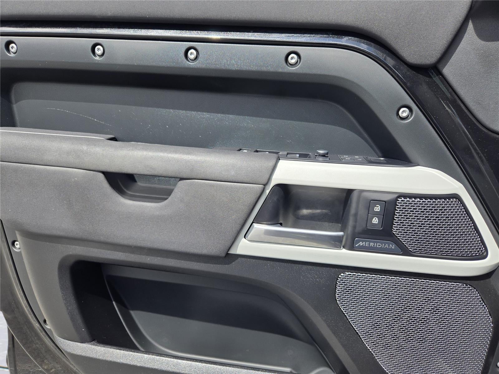 2020 Land Rover Defender SE