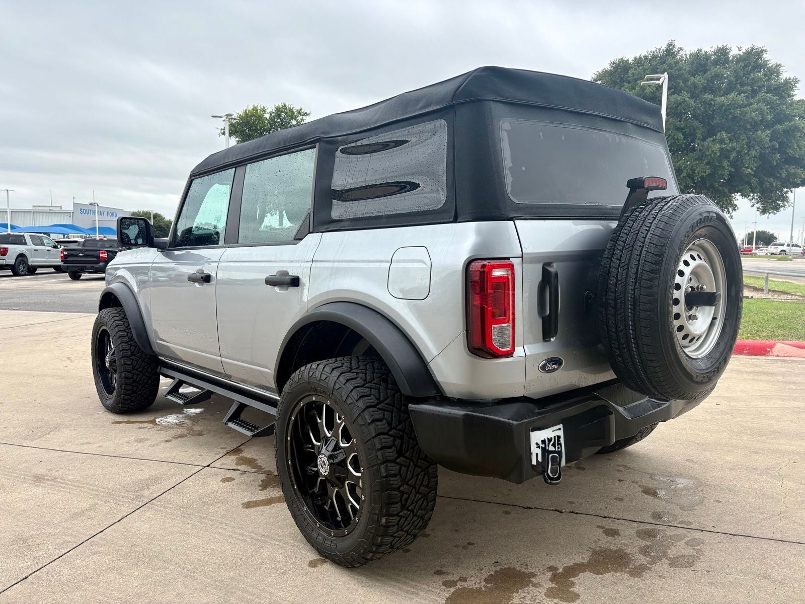 2023 Ford Bronco Base