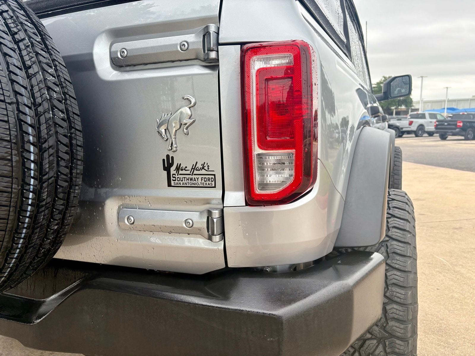 2023 Ford Bronco Base