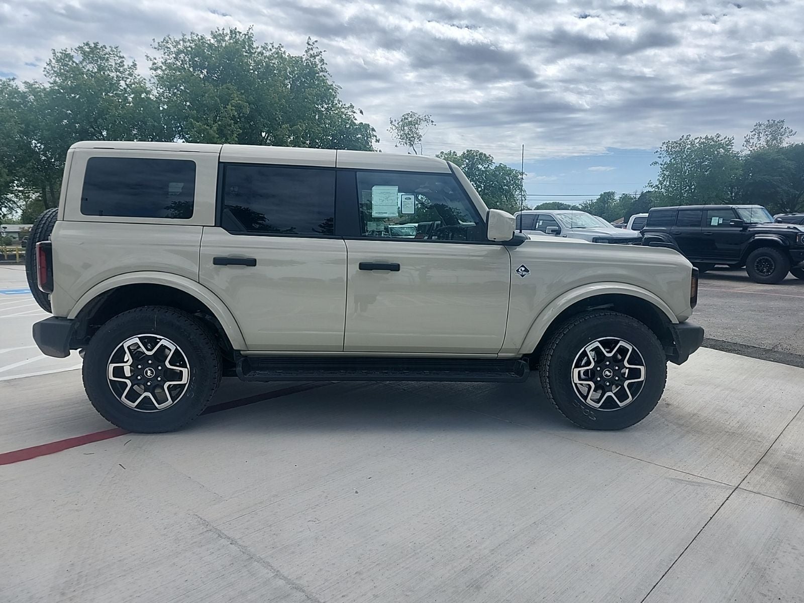 2026 Ford Bronco Outer Banks