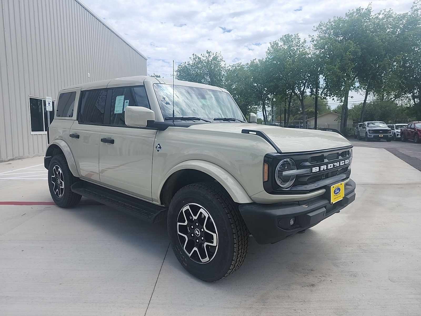 2026 Ford Bronco Outer Banks