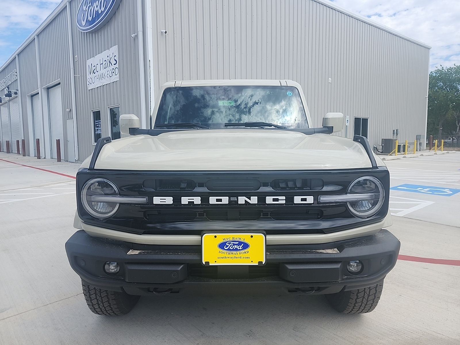 2026 Ford Bronco Outer Banks