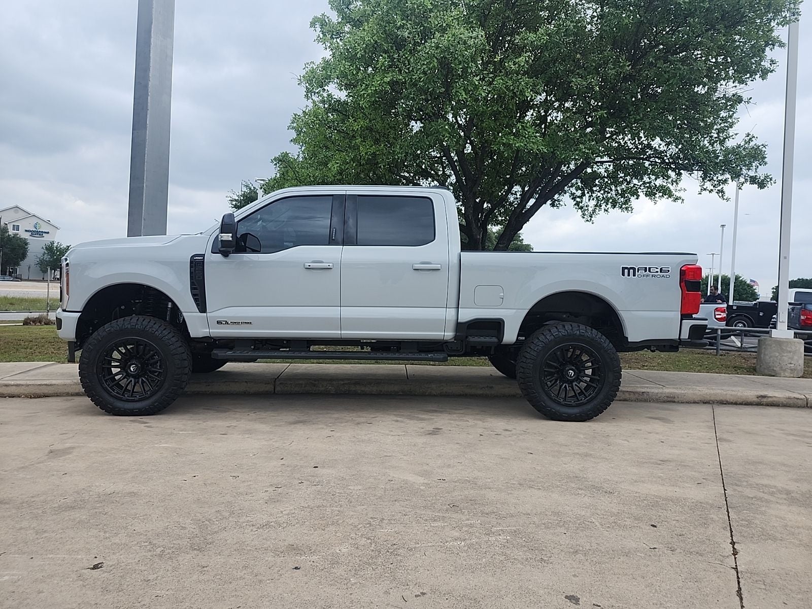2026 Ford F-250SD Lariat Off Road 37