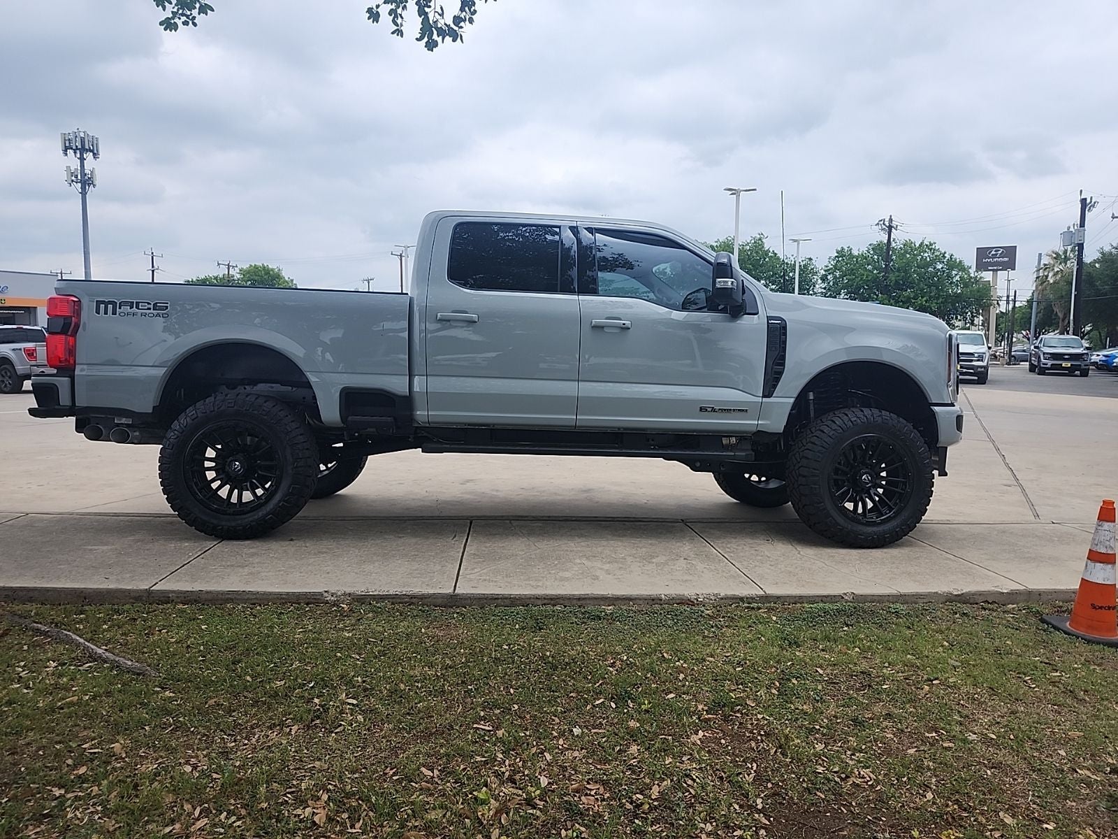 2026 Ford F-250SD Lariat Off Road 37