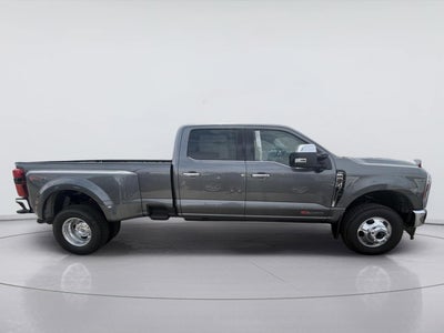 2027 Ford Super Duty F-350 DRW Lariat