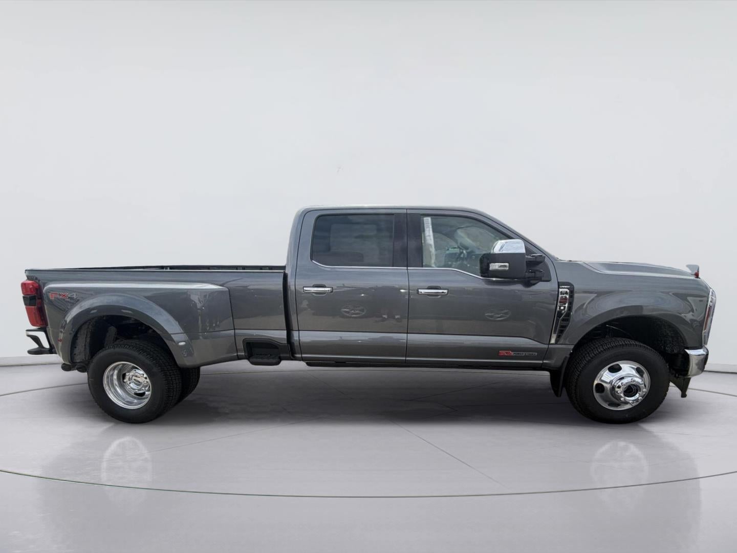2027 Ford Super Duty F-350 DRW Lariat