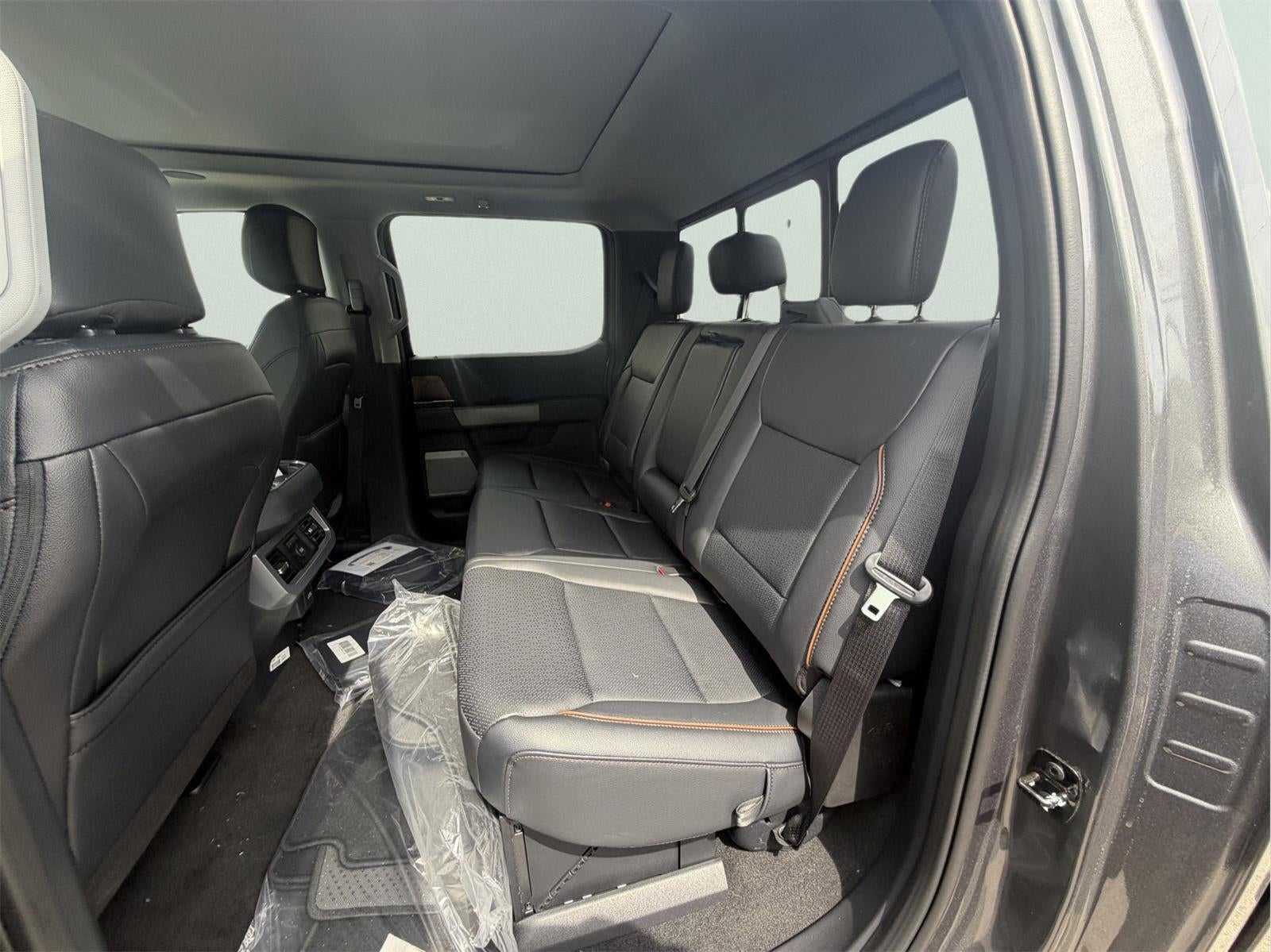 2027 Ford Super Duty F-350 DRW Lariat