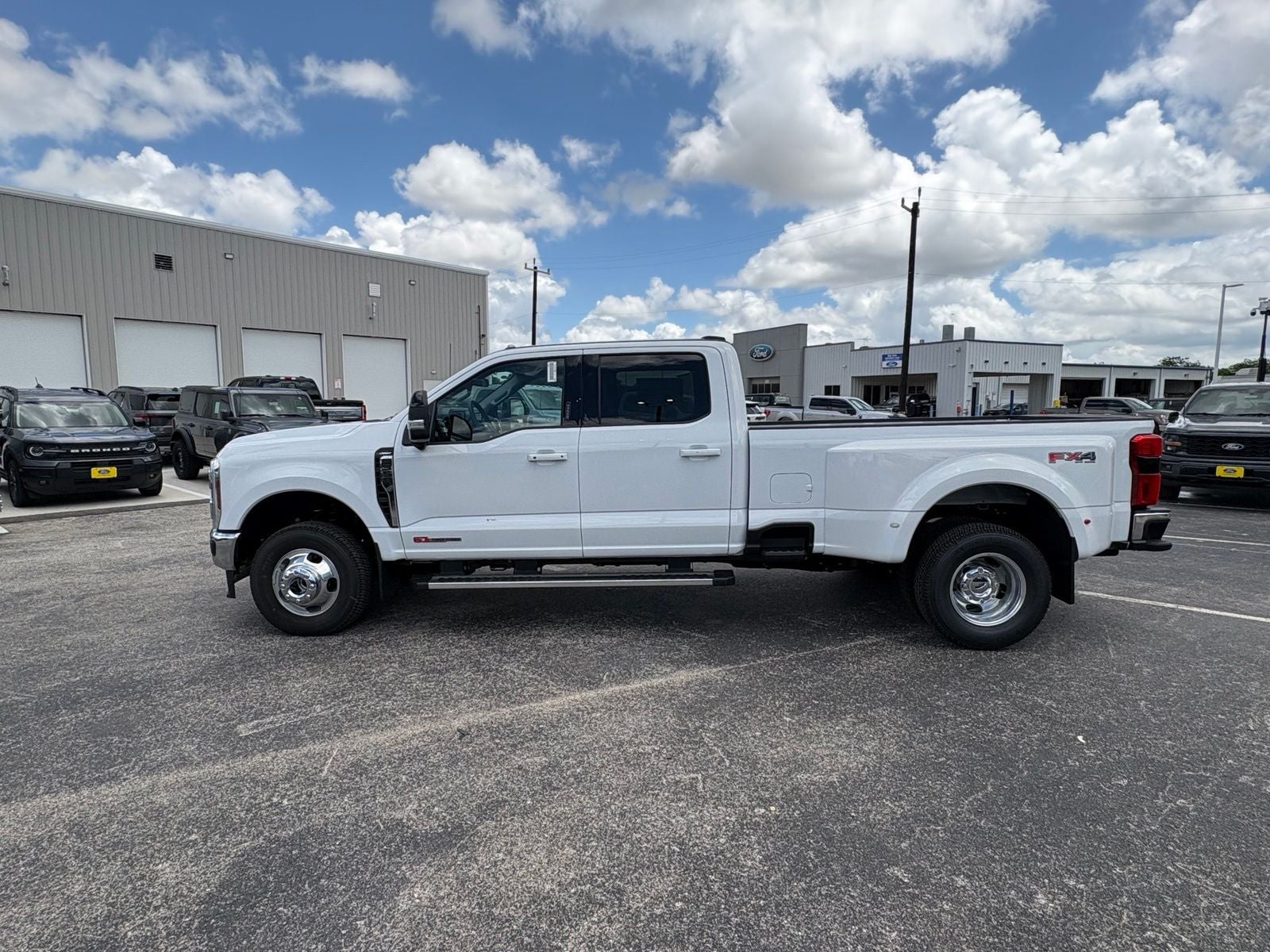 2026 Ford F-350SD Lariat DRW