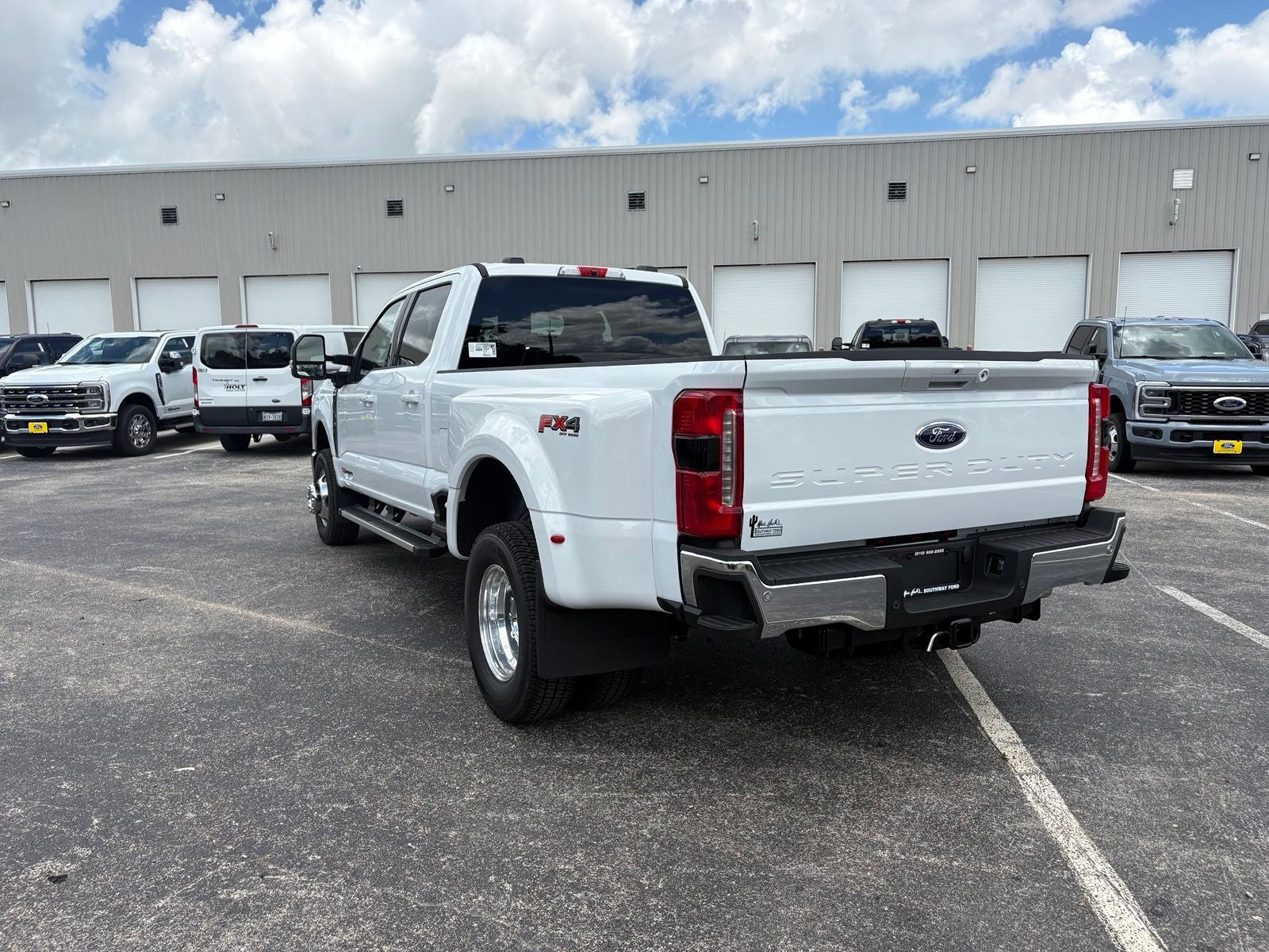 2026 Ford F-350SD Lariat DRW