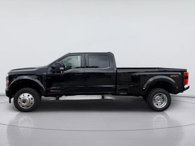 2027 Ford Super Duty F-450 DRW Platinum