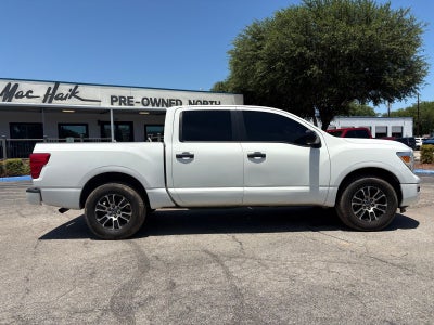 2022 Nissan Titan SV