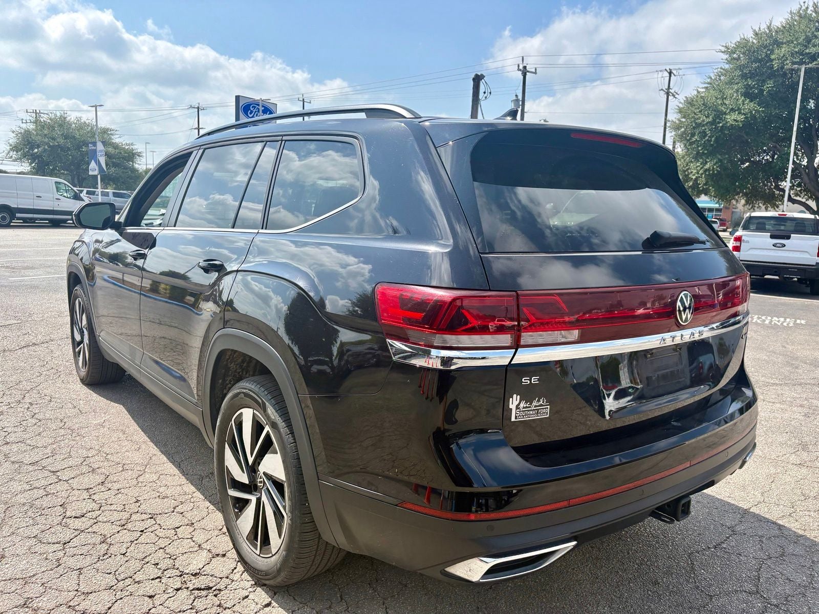 2024 Volkswagen Atlas 2.0T SE w/Technology