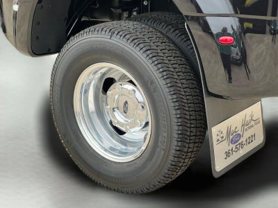 2027 Ford Super Duty F-350 DRW Lariat