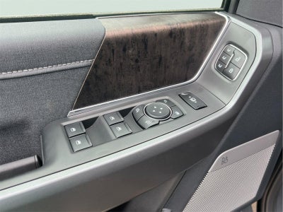 2027 Ford Super Duty F-350 DRW Lariat