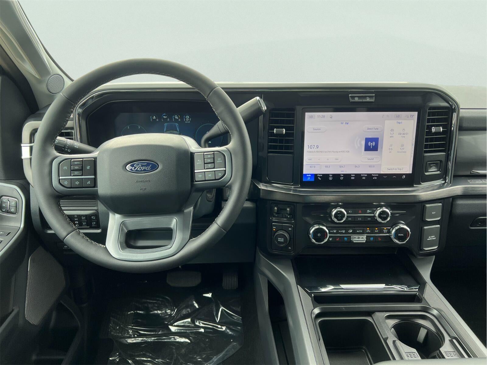 2027 Ford Super Duty F-350 DRW Lariat