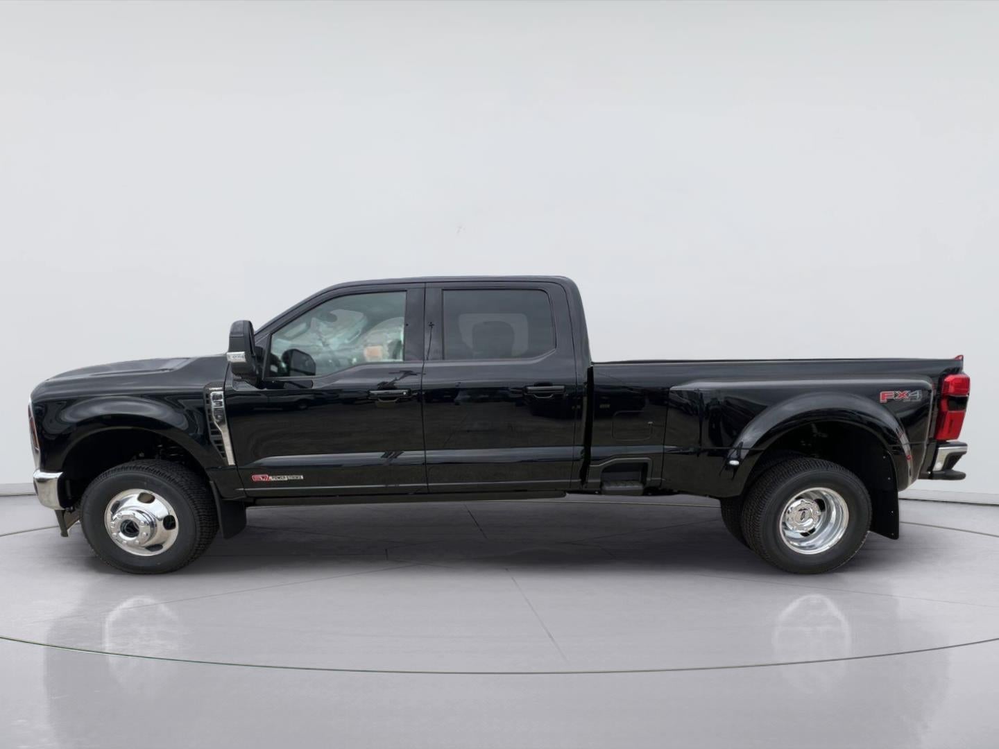 2027 Ford Super Duty F-350 DRW Lariat