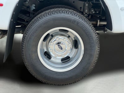 2027 Ford Super Duty F-350 DRW Lariat