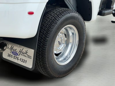 2027 Ford Super Duty F-350 DRW Lariat