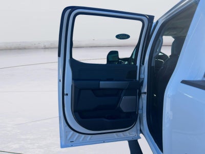 2027 Ford Super Duty F-350 DRW Lariat