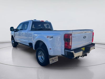 2027 Ford Super Duty F-350 DRW Lariat