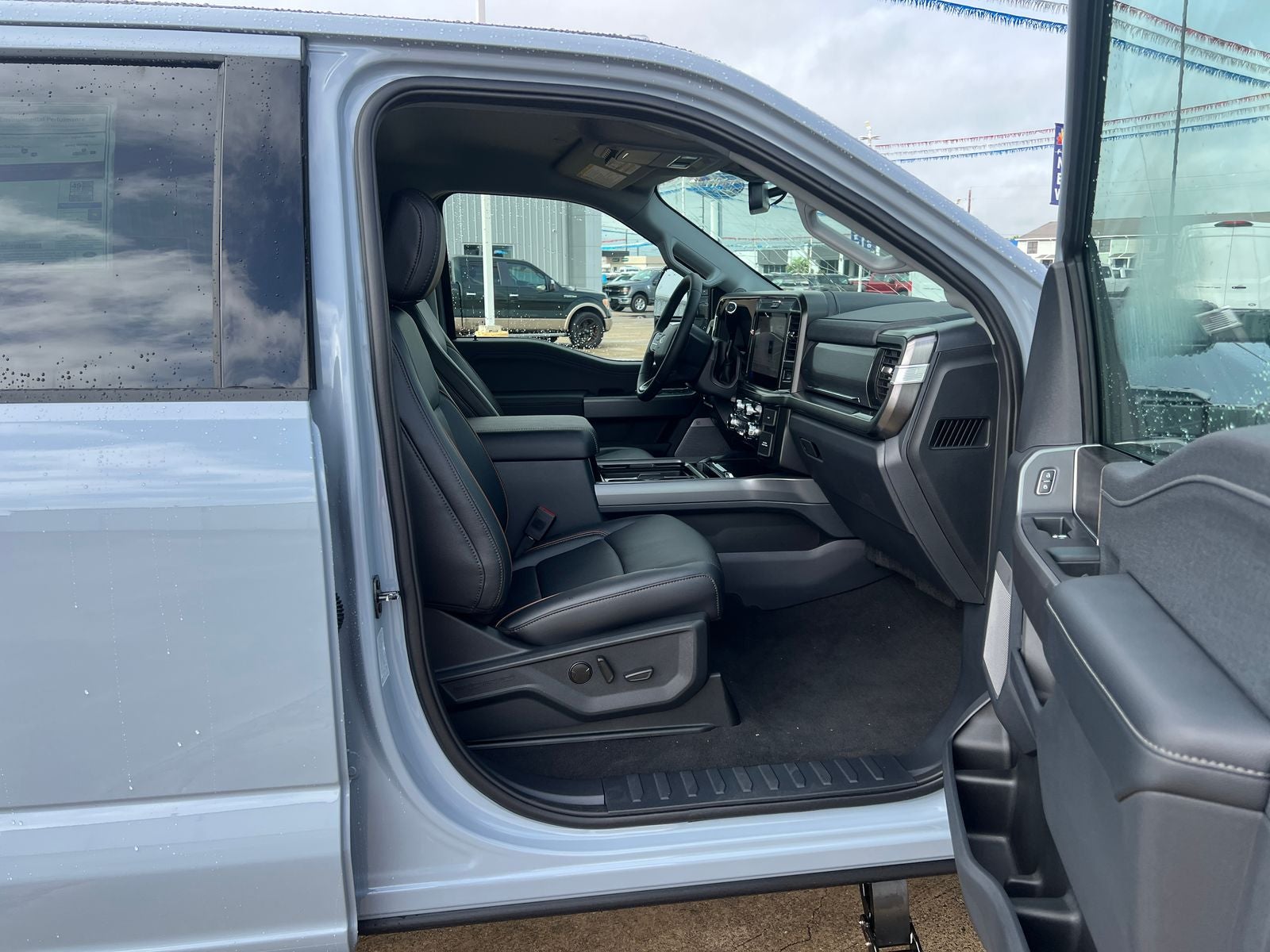 2026 Ford F-350SD Lariat DRW