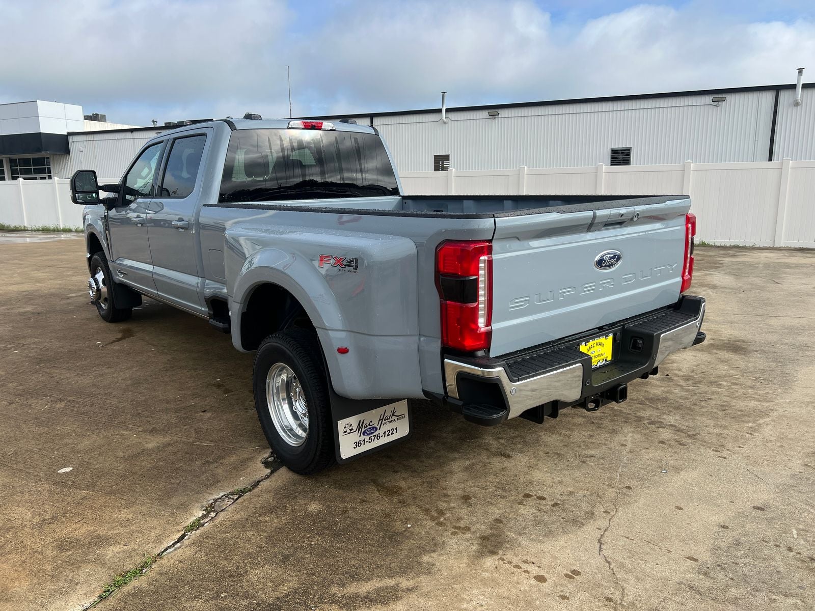 2026 Ford F-350SD Lariat DRW