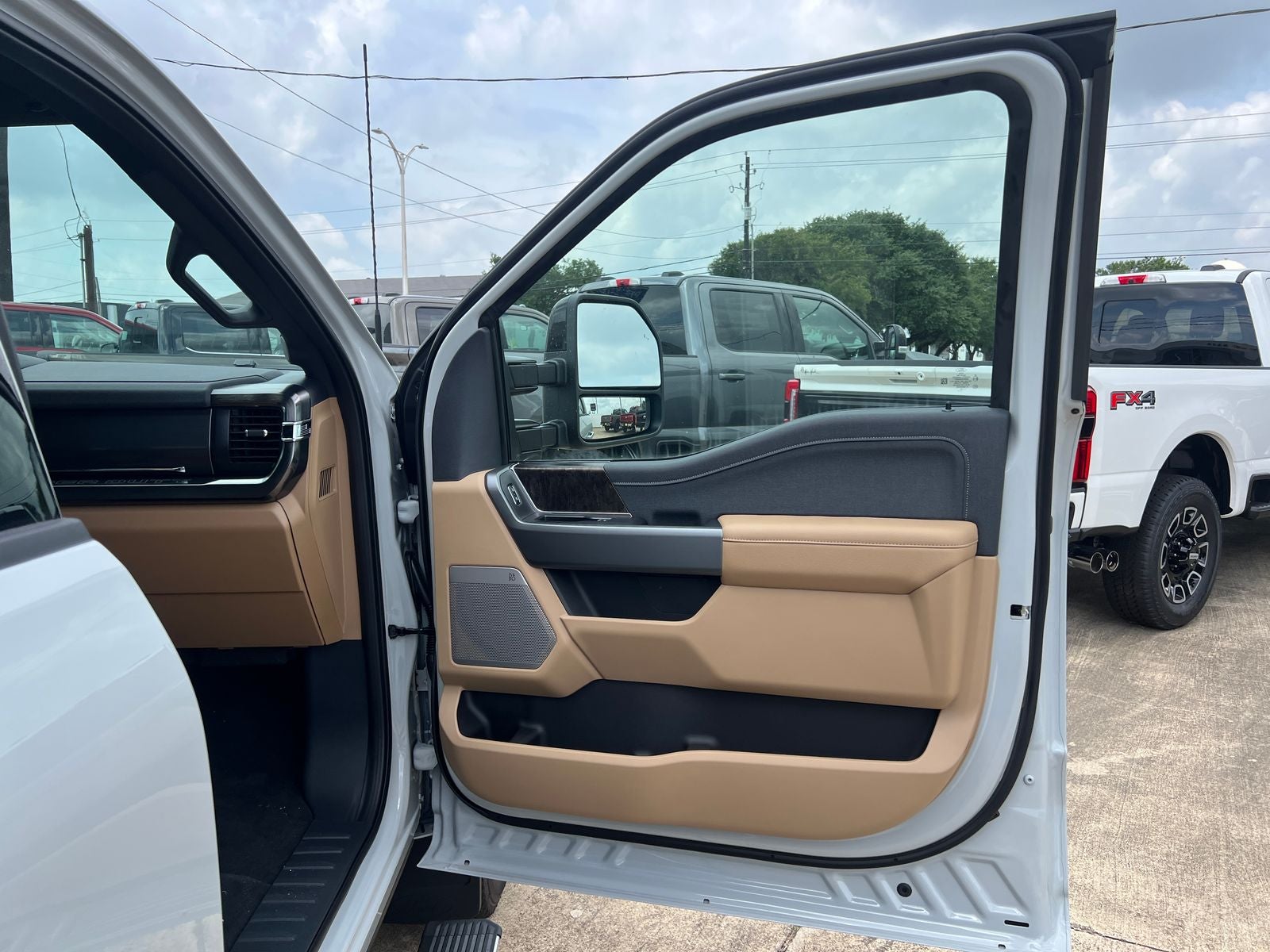 2026 Ford F-350SD Lariat DRW