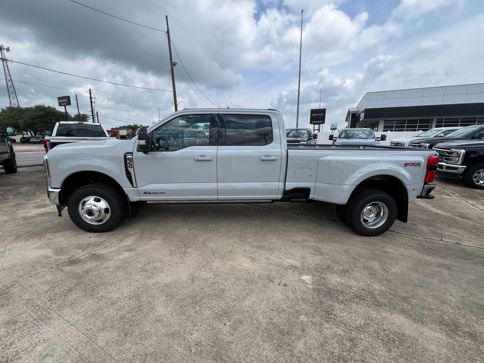 2026 Ford F-350SD Lariat DRW