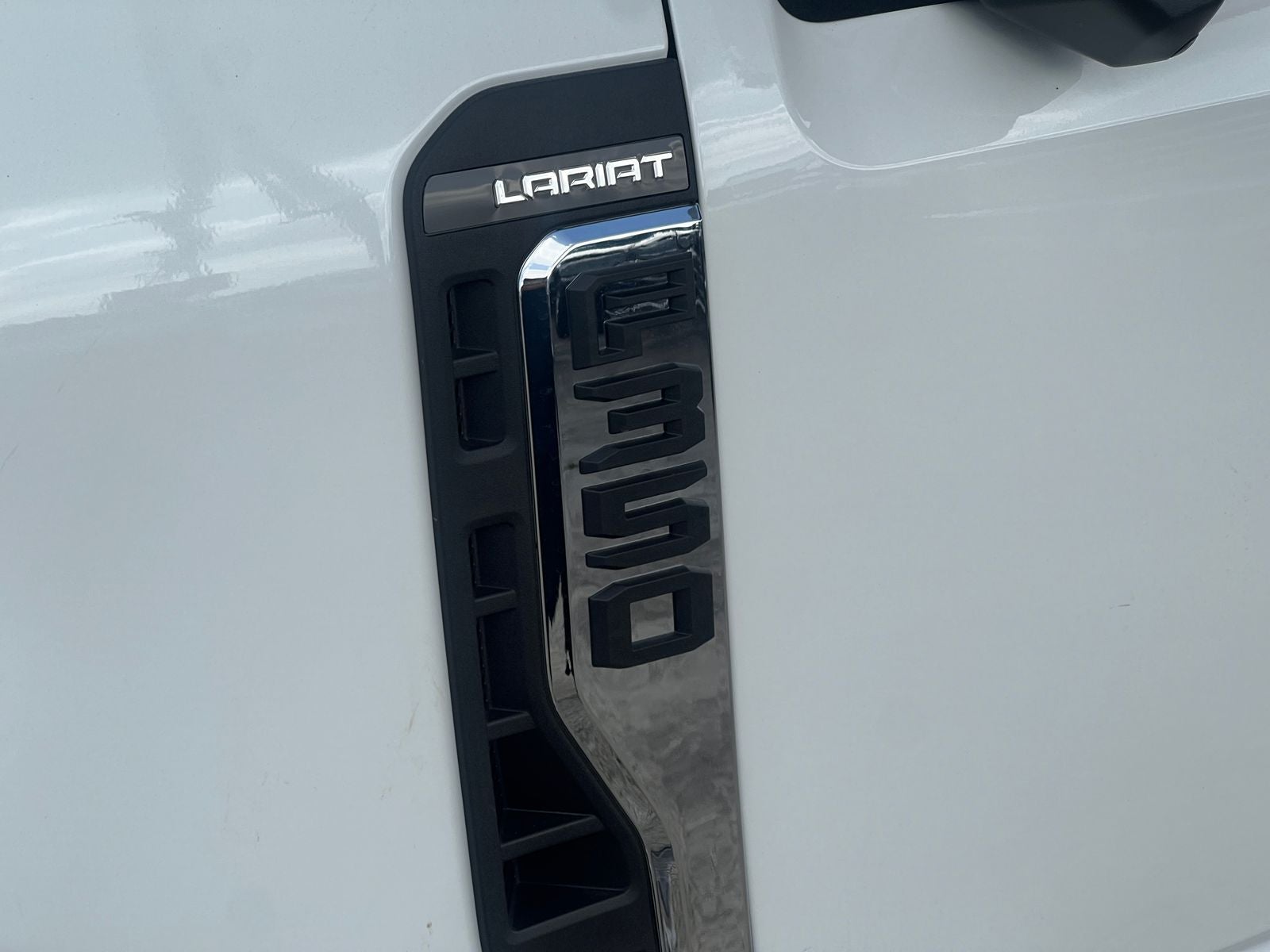 2026 Ford F-350SD Lariat DRW