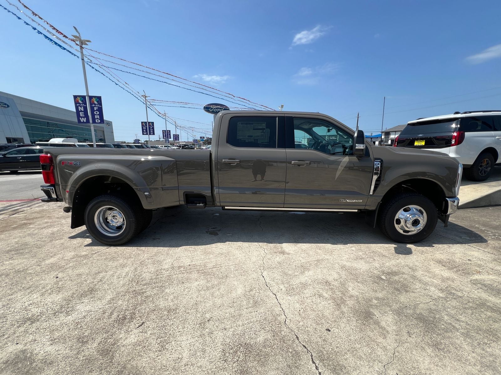 2026 Ford F-350SD Lariat DRW