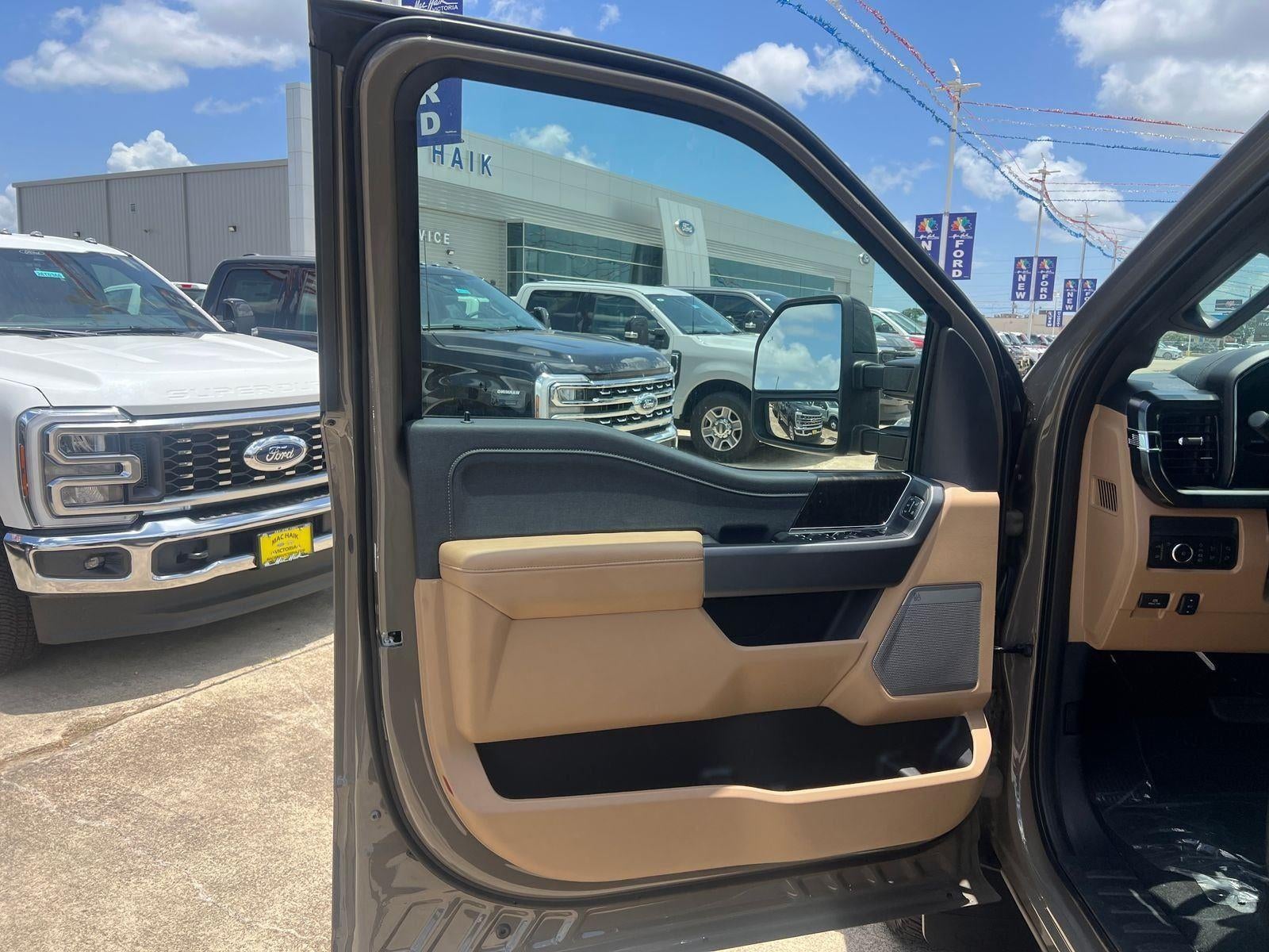 2026 Ford F-350SD Lariat DRW