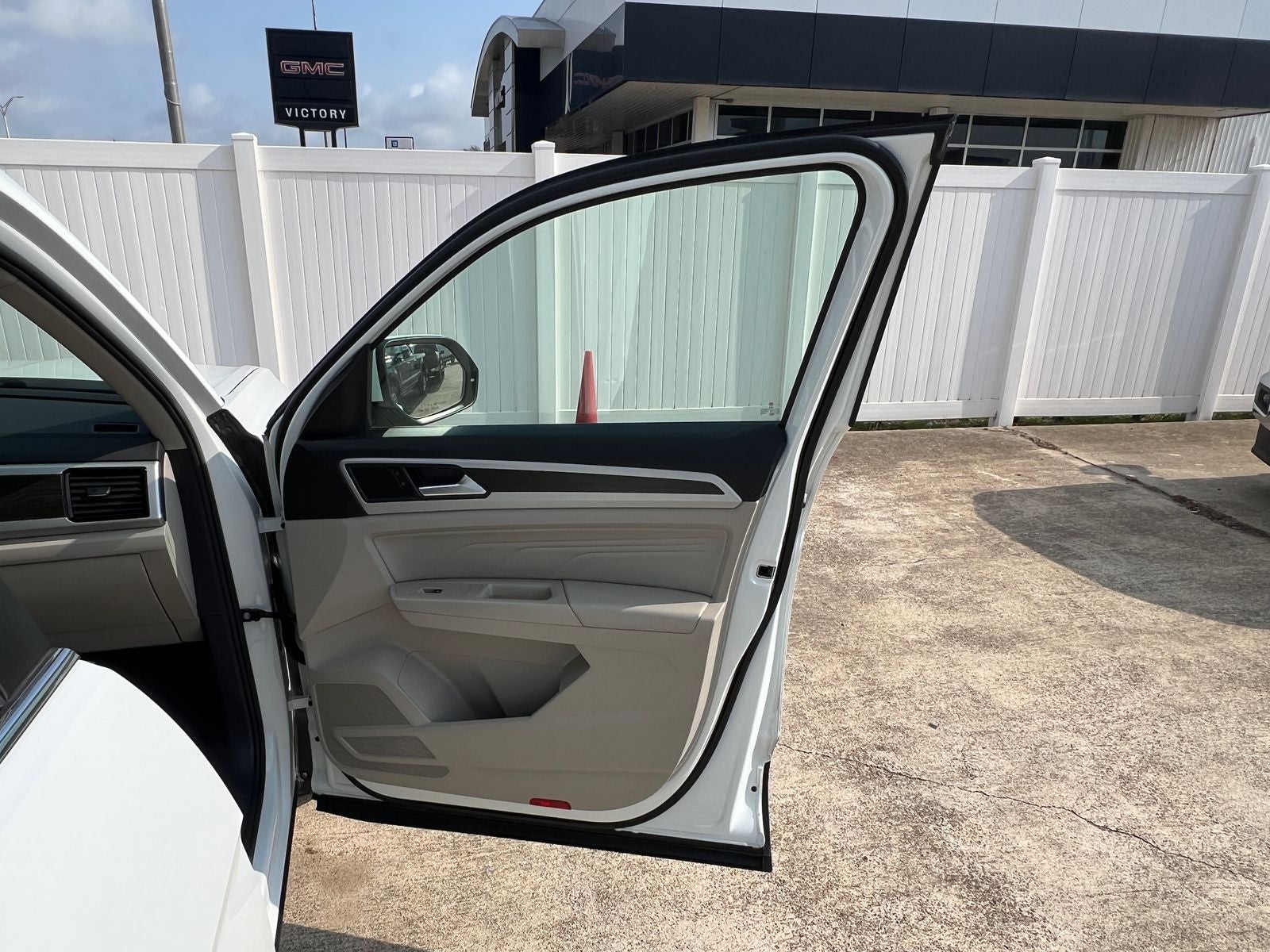 2022 Volkswagen Atlas 3.6L V6 SE w/Technology