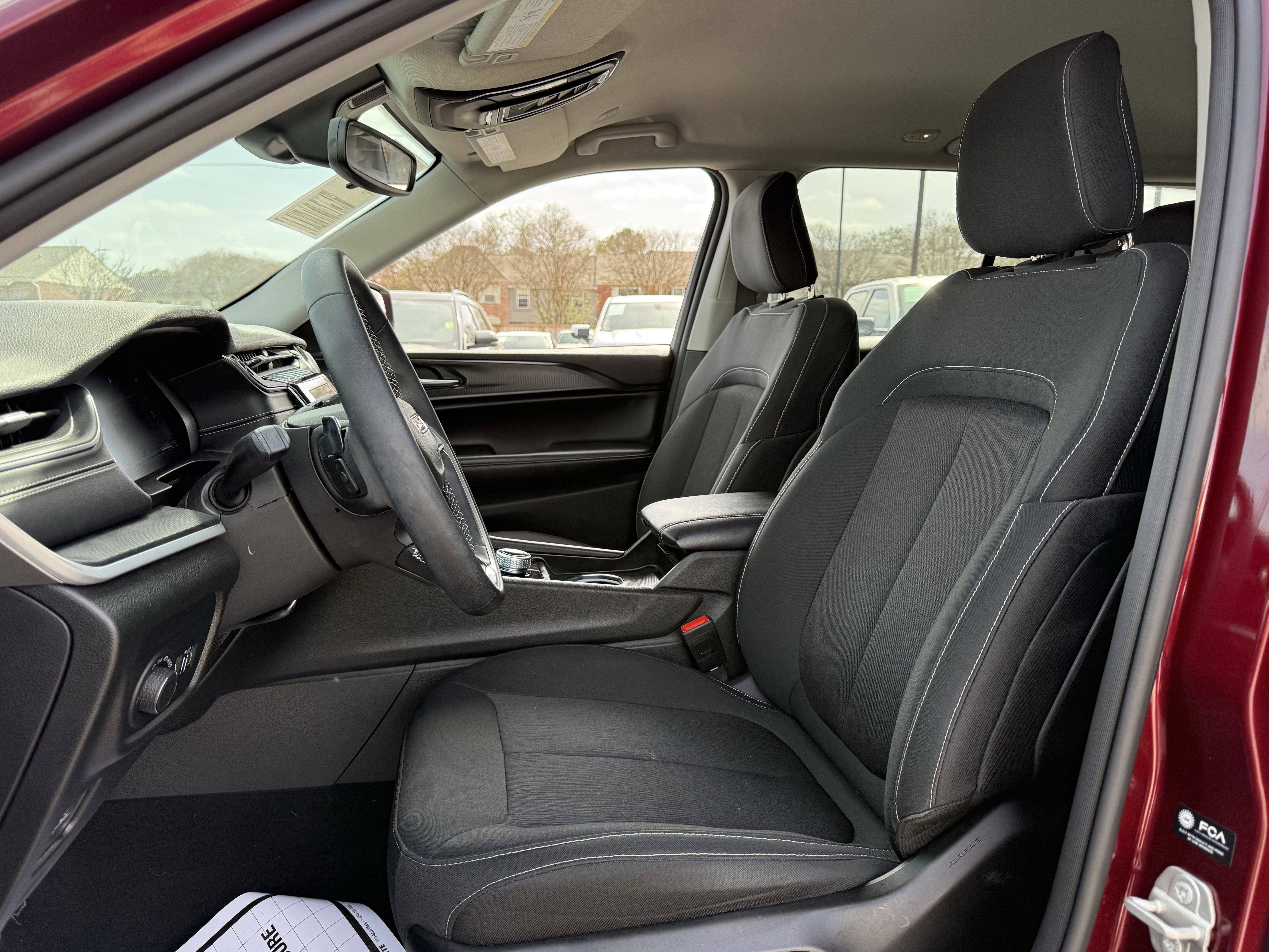 2024 Jeep Grand Cherokee Laredo 4x2