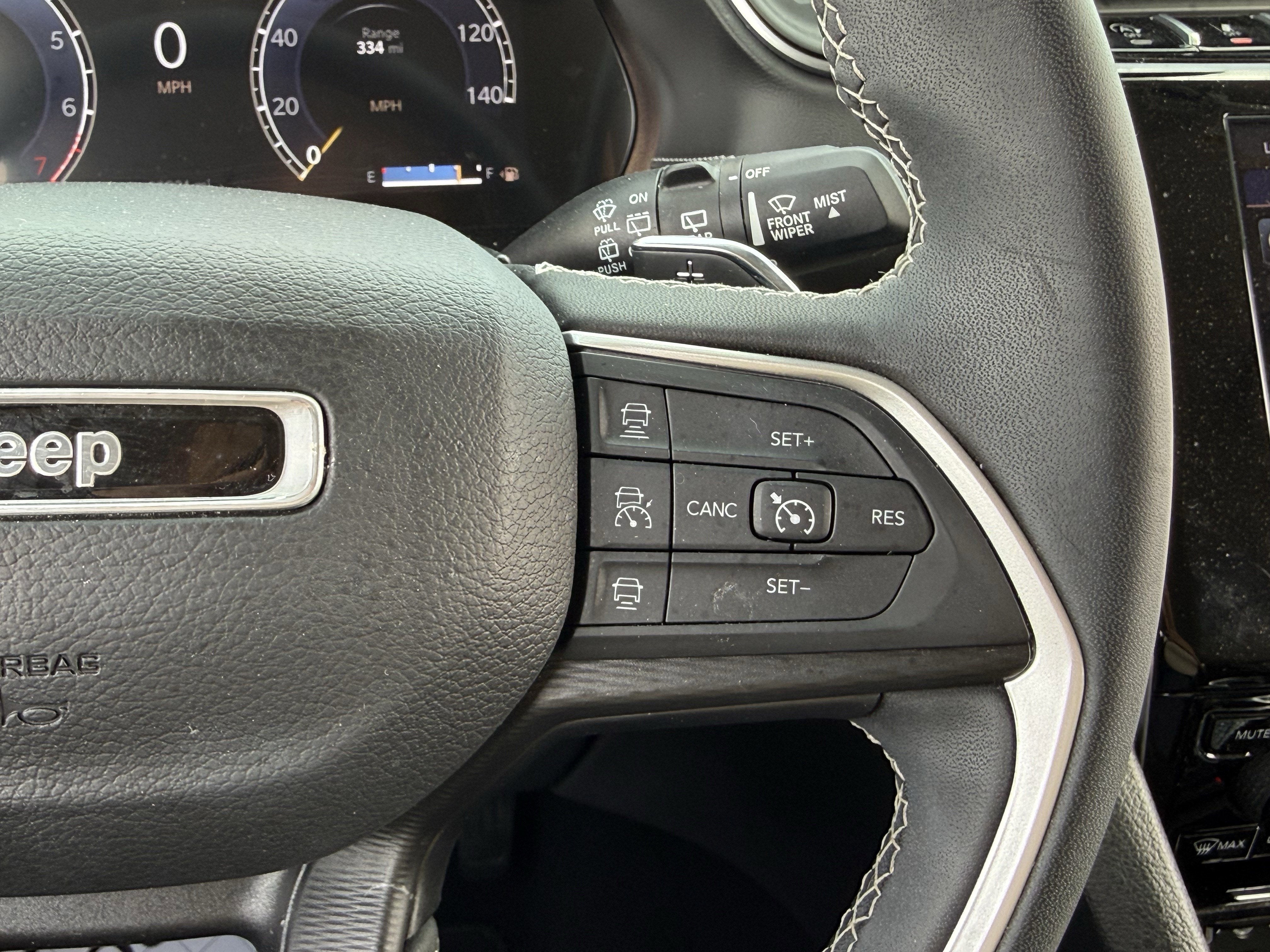 2024 Jeep Grand Cherokee Laredo 4x2