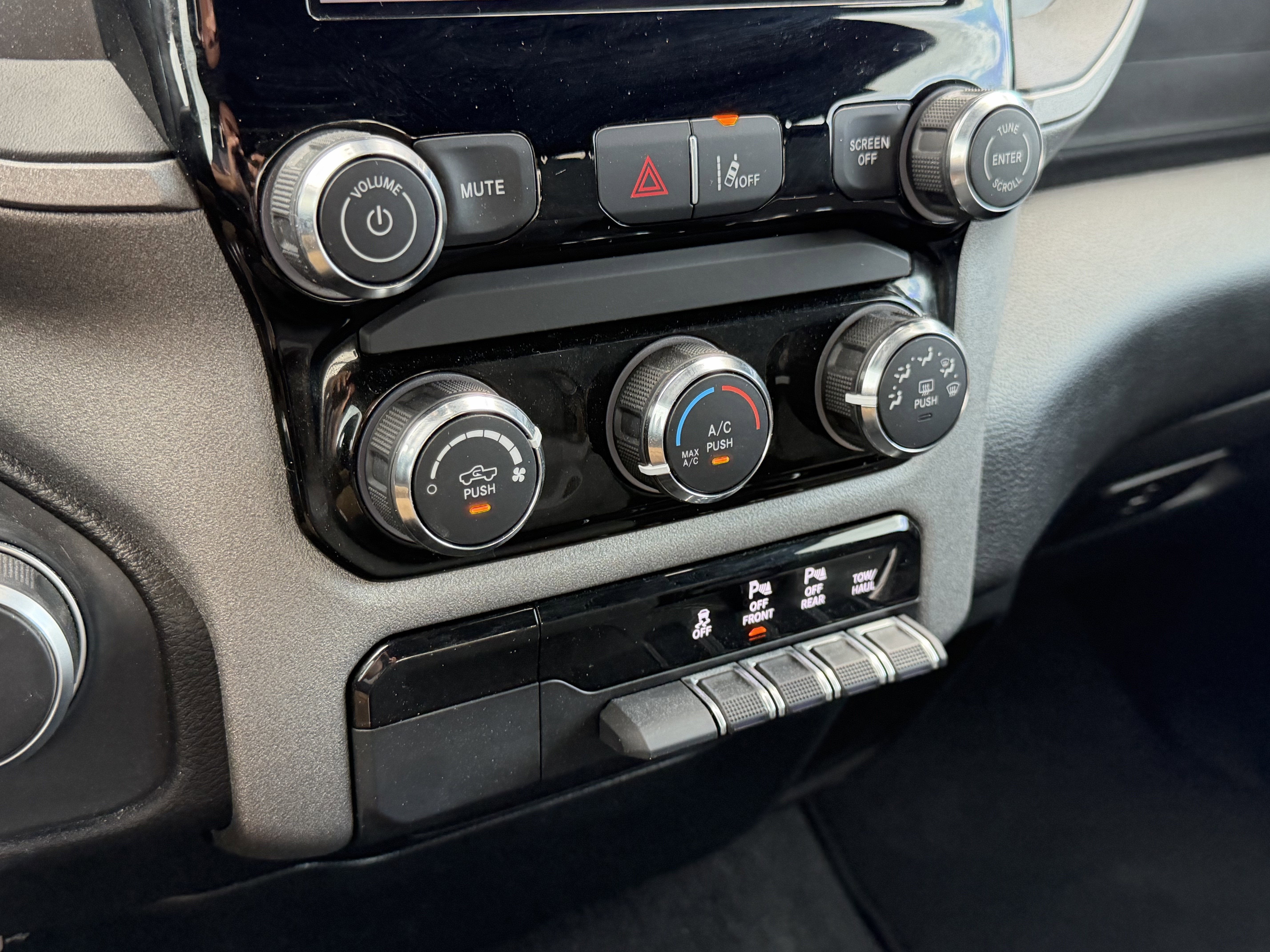 2025 RAM 1500 Tradesman Crew Cab 4x2 5'7' Box