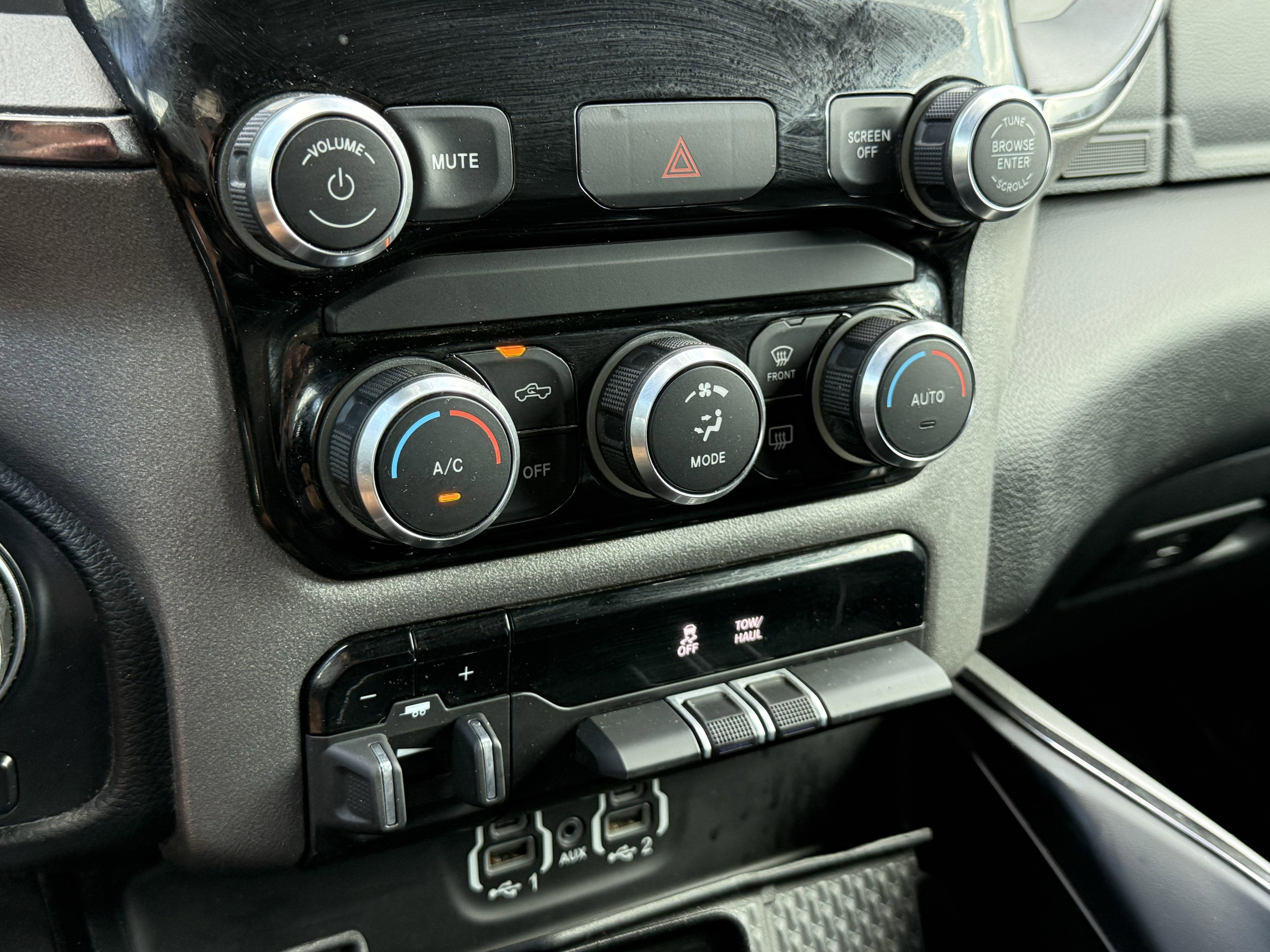 2021 RAM 1500 Lone Star Crew Cab 4x4 5'7' Box