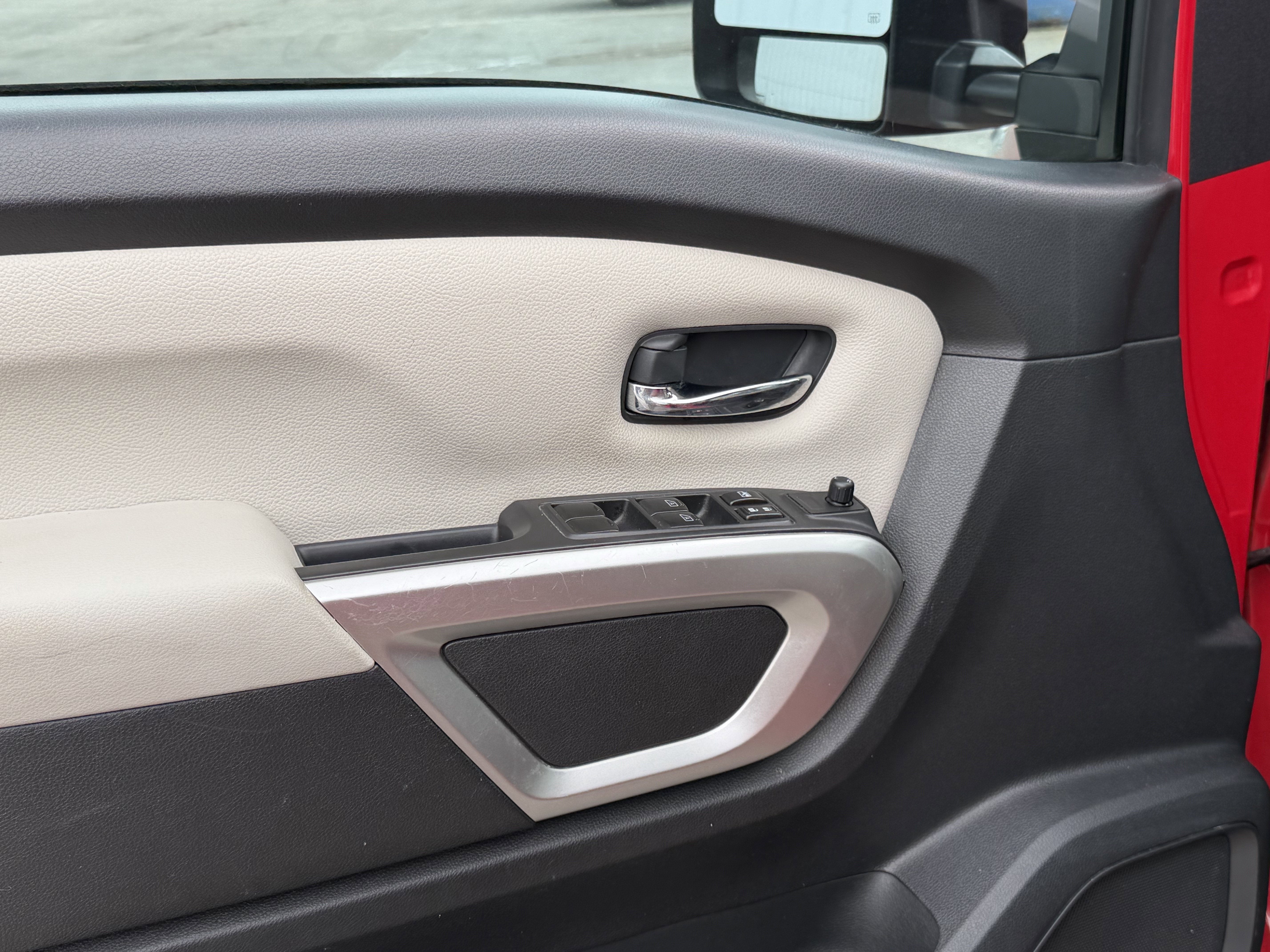 2021 Nissan TITAN Crew Cab SV 4x2