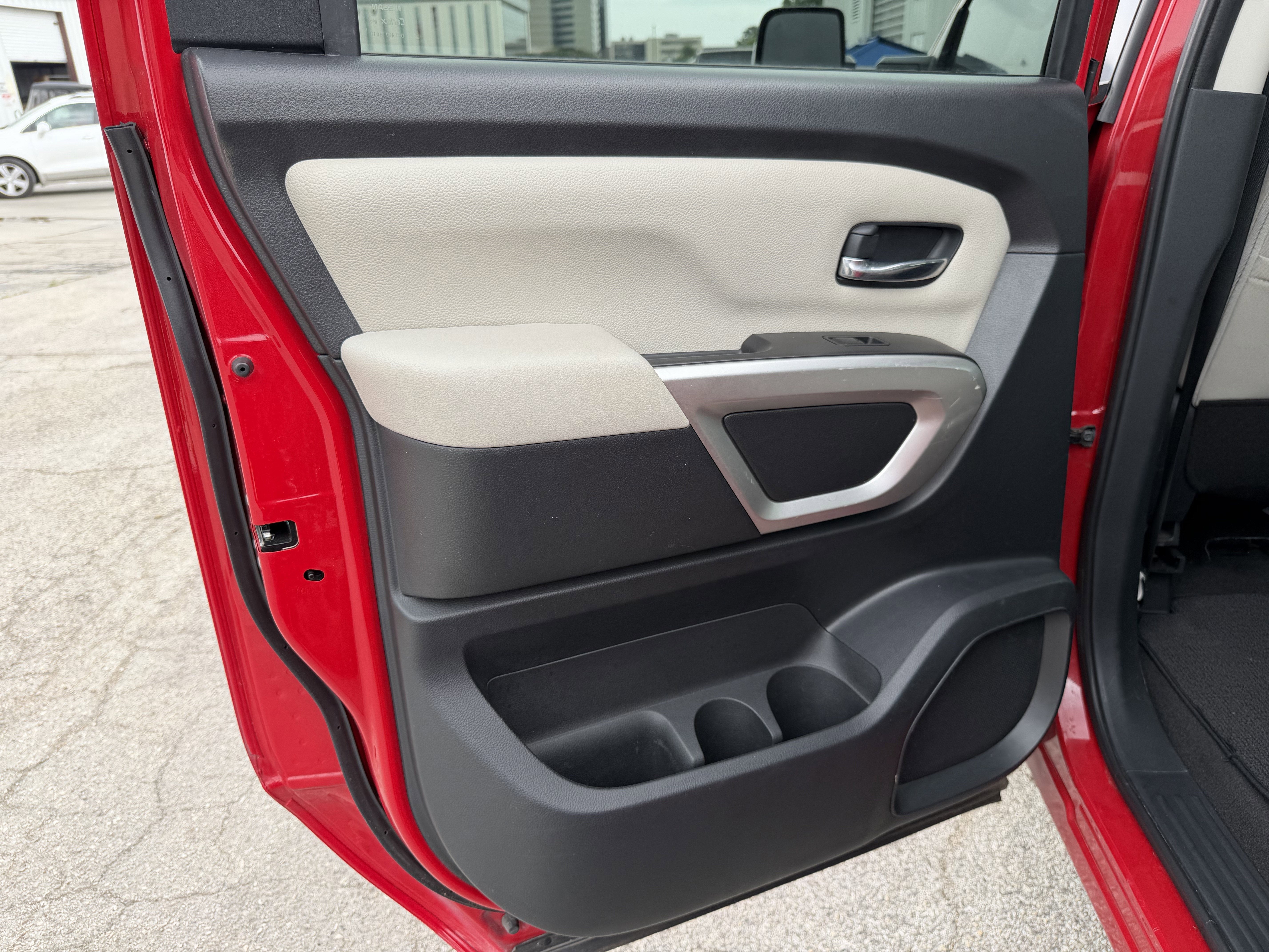 2021 Nissan TITAN Crew Cab SV 4x2