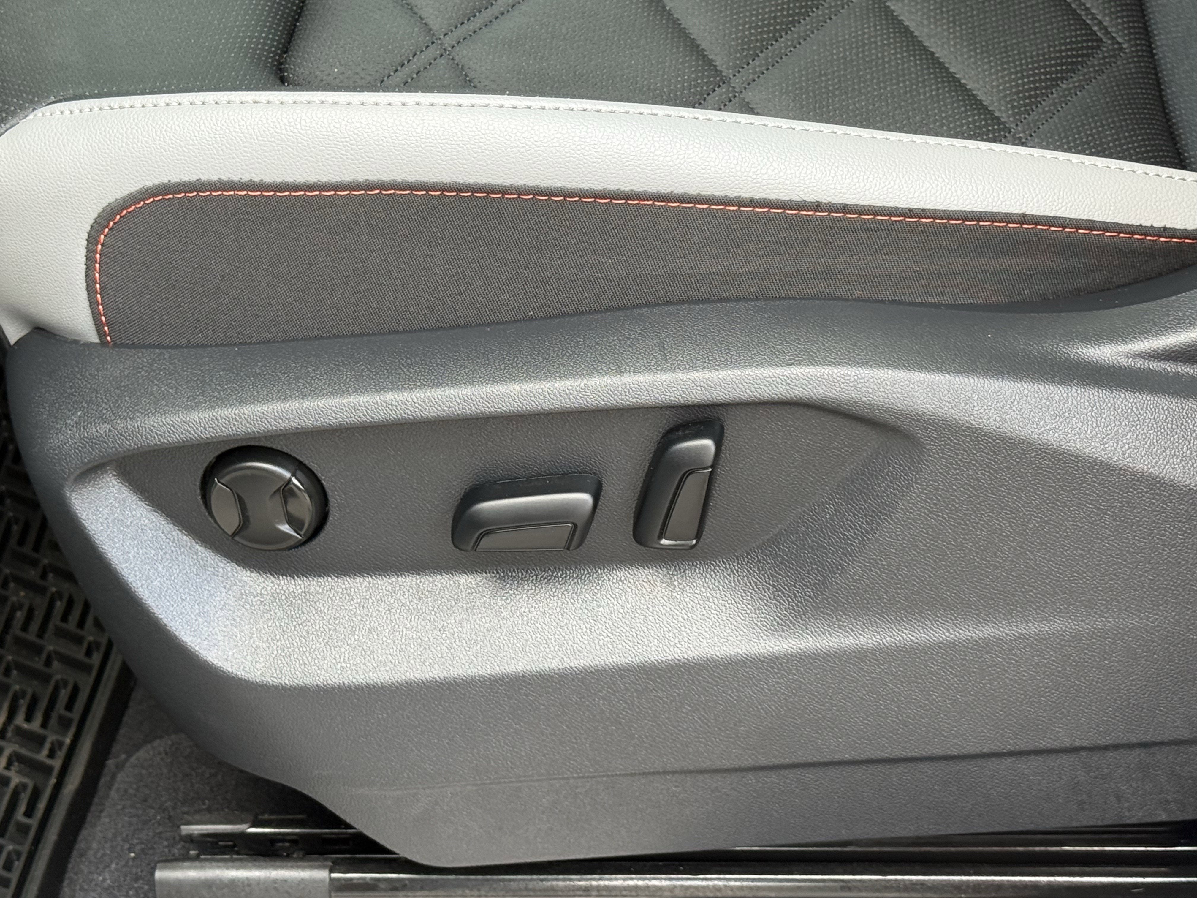 2024 Volkswagen Atlas 2.0T Peak Edition SE w/Technology