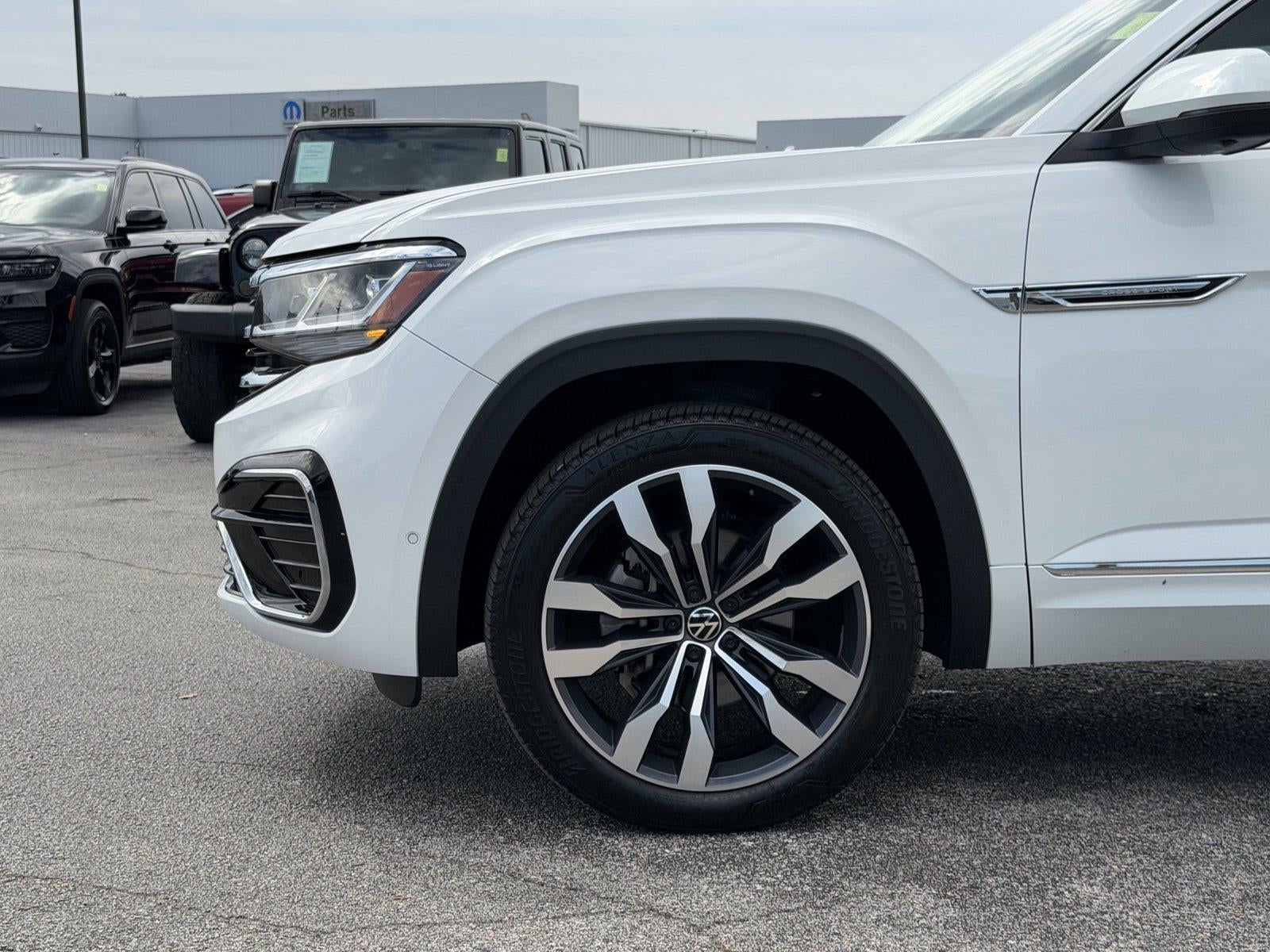 2023 Volkswagen Atlas Cross Sport 3.6L V6 SEL Premium R-Line