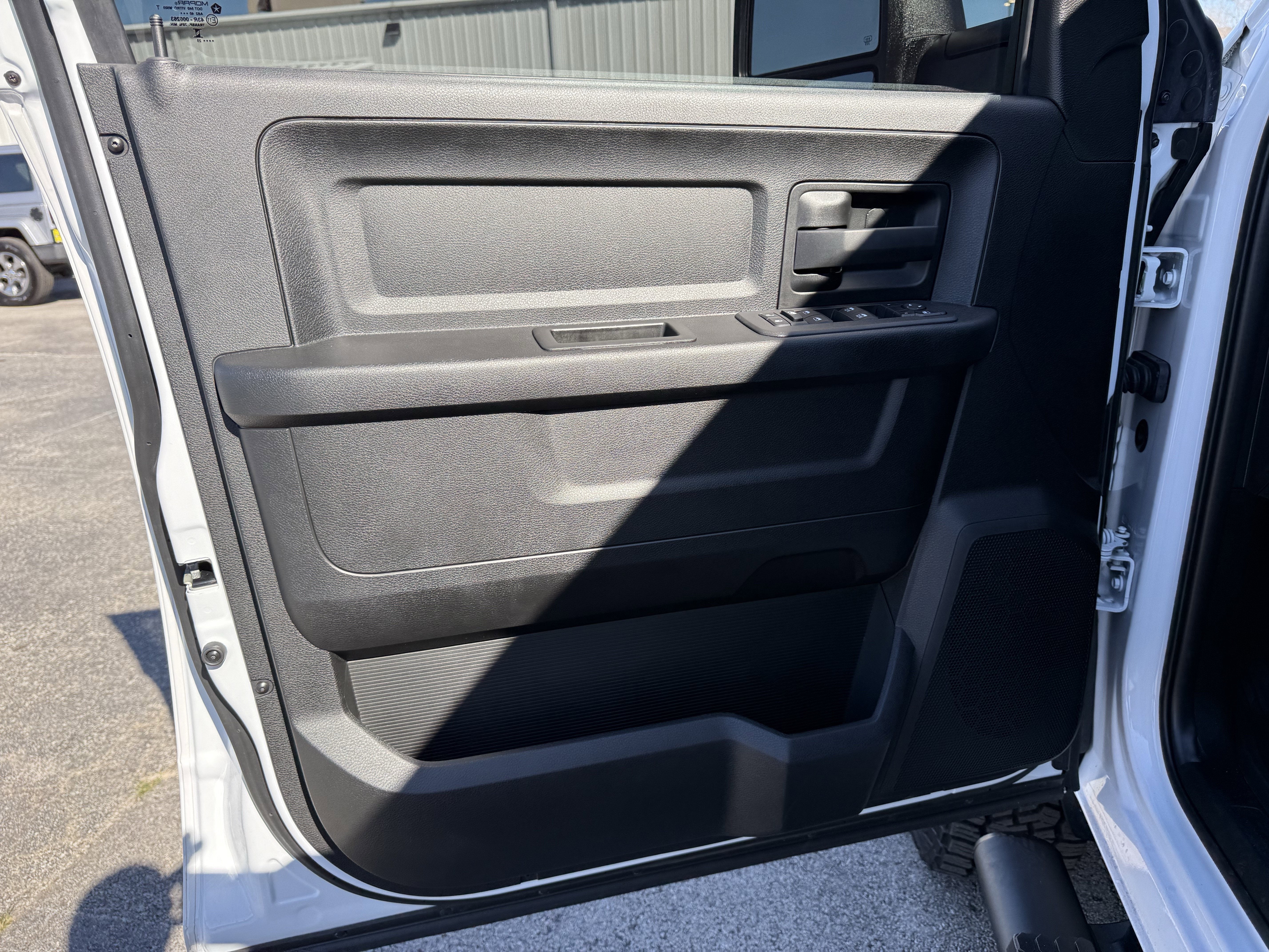 2025 RAM 2500 Tradesman Crew Cab 4x2 6'4' Box