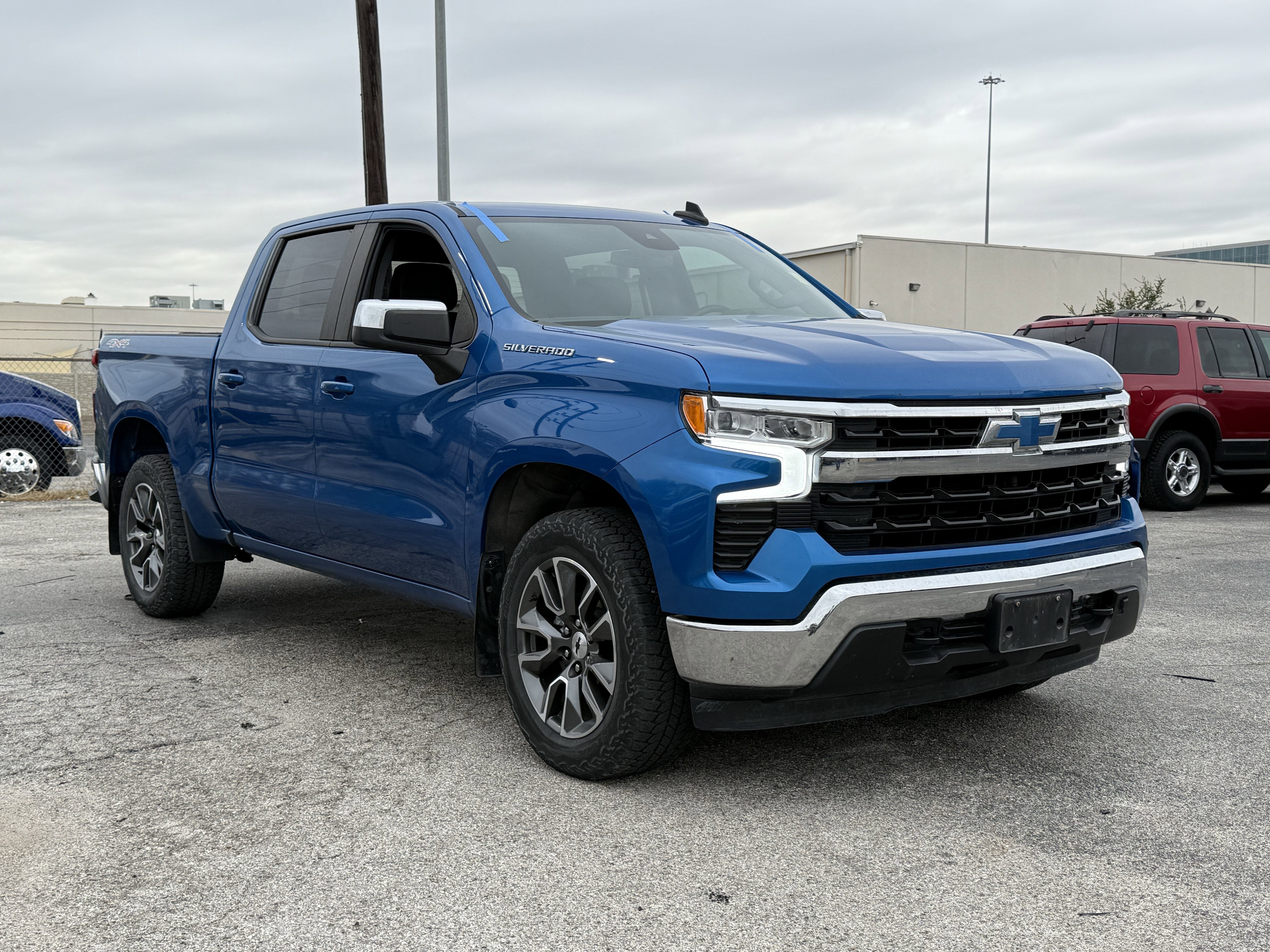 2023 Chevrolet Silverado 1500 4WD Crew Cab Standard Bed LT