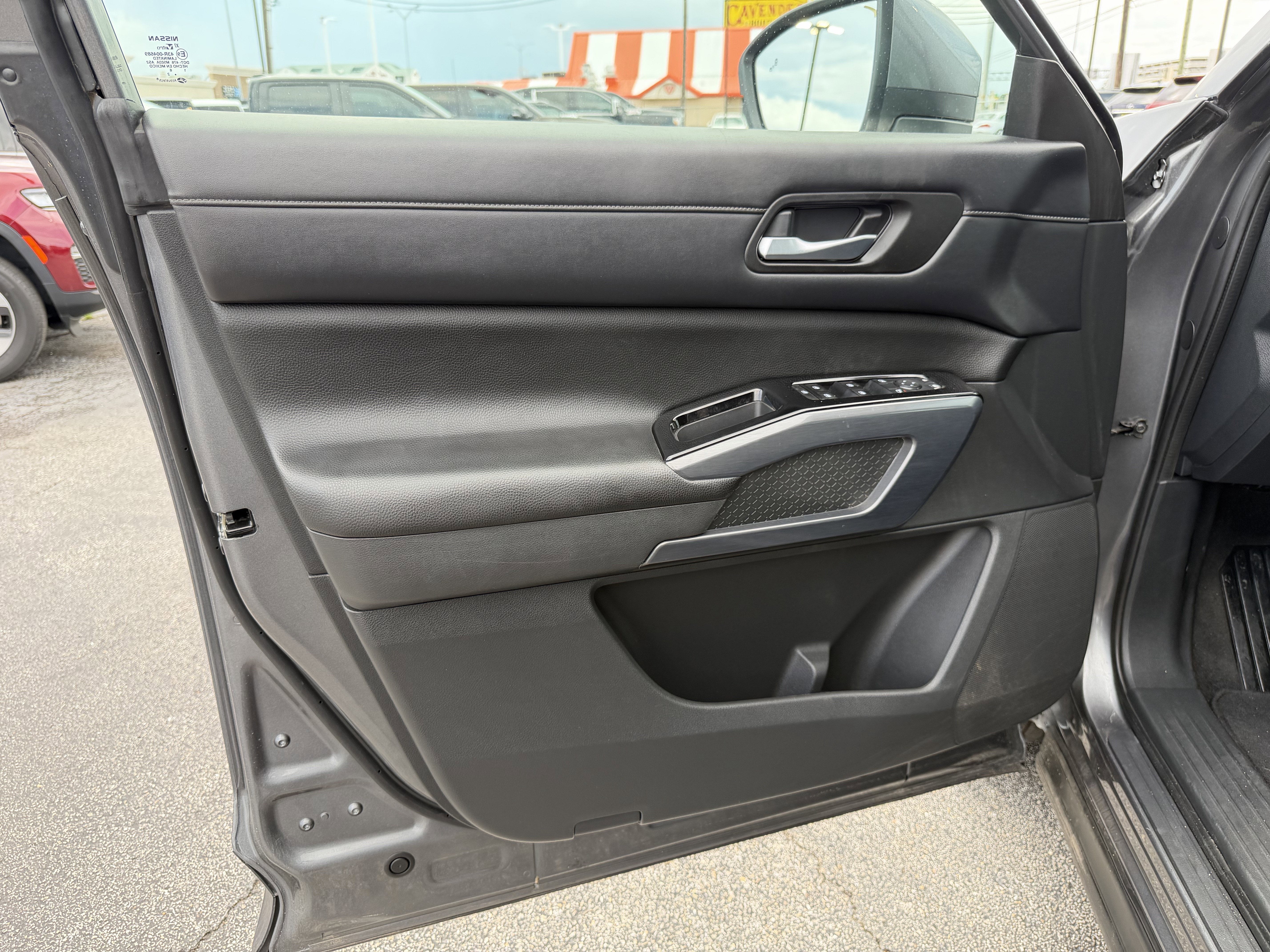 2023 Nissan Pathfinder SL FWD