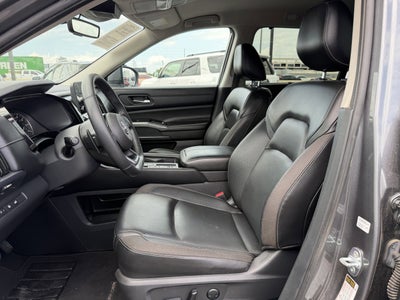 2023 Nissan Pathfinder SL FWD