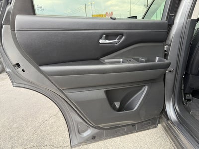 2023 Nissan Pathfinder SL FWD
